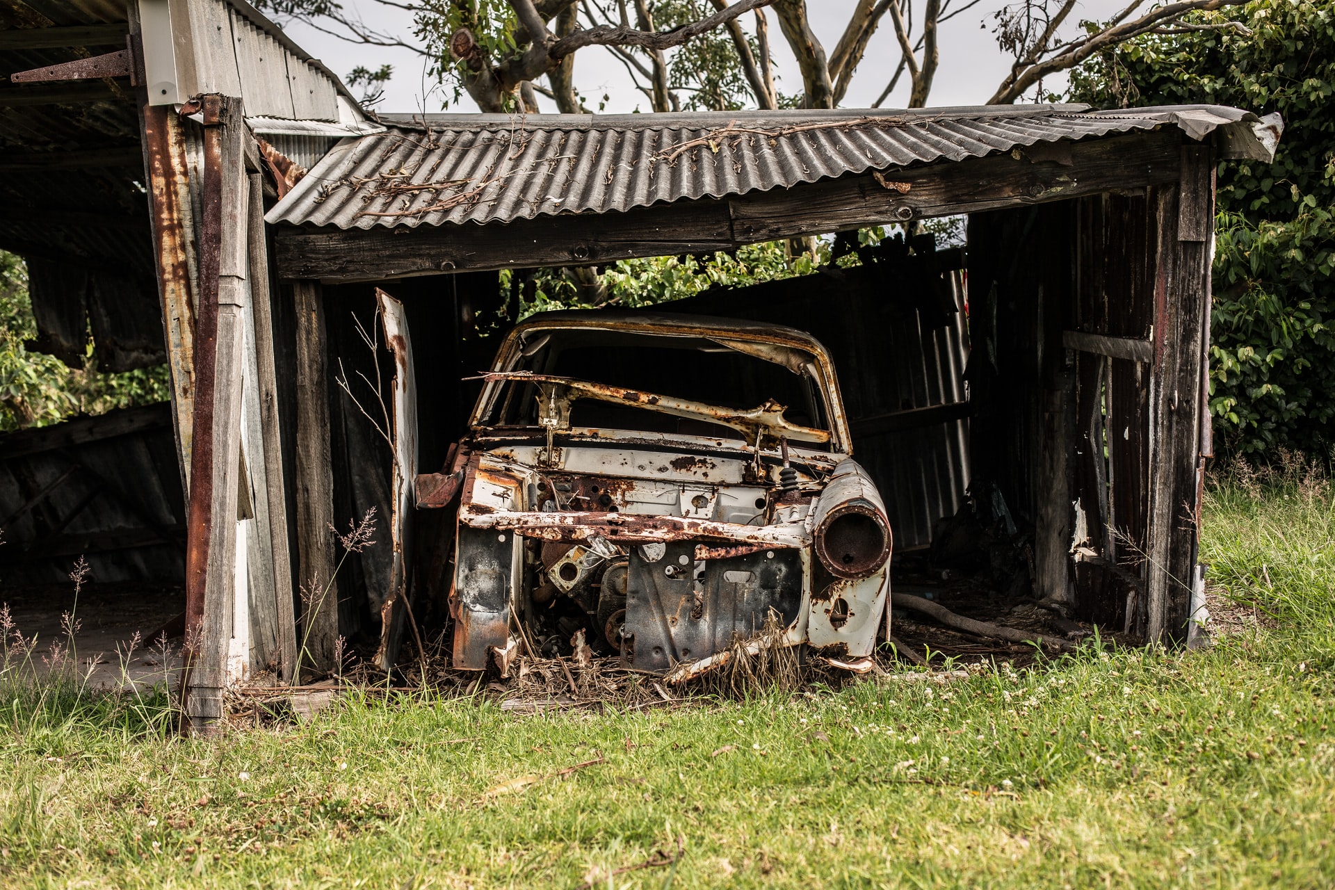 What are the steps to sell my wrecked car